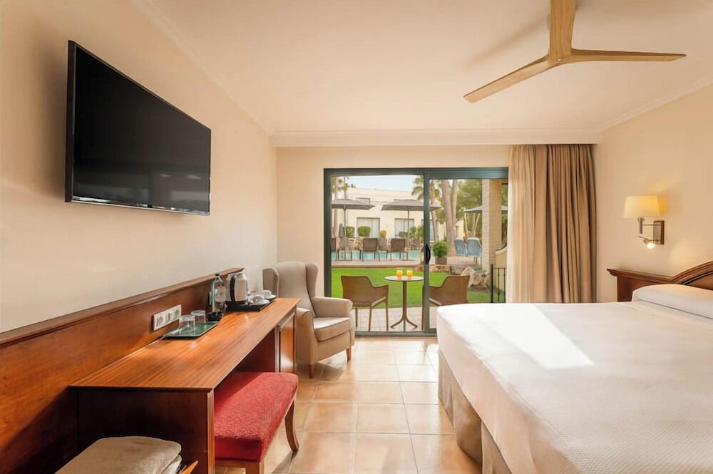 غرفة قياسية بسرير مزدوج بإطلالة على المسبح بشرفة، Valentin Star Menorca - Adults Only 5/10