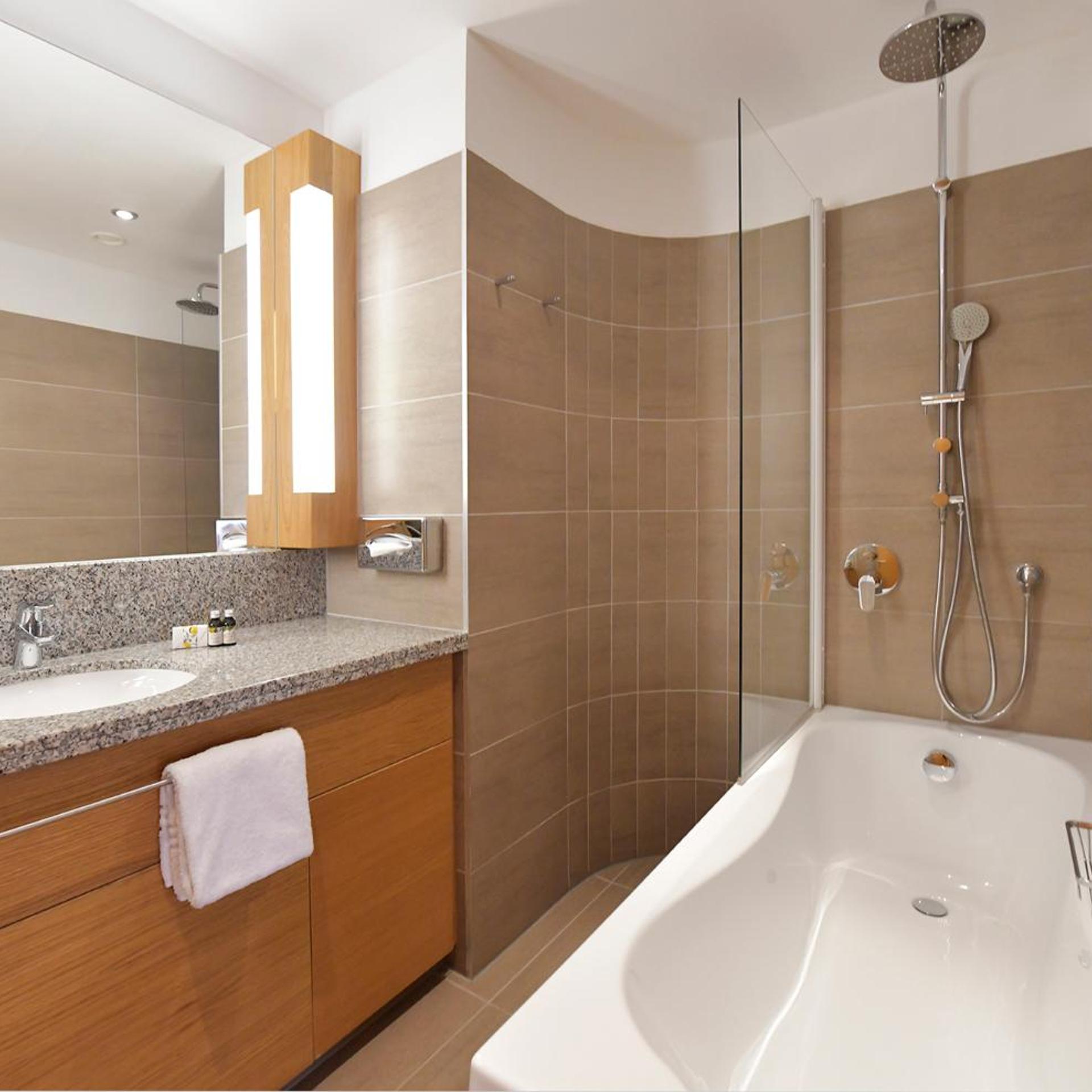 غرفة كومفورت بسرير مزدوج بشرفة، Seehotel Rust 4/6