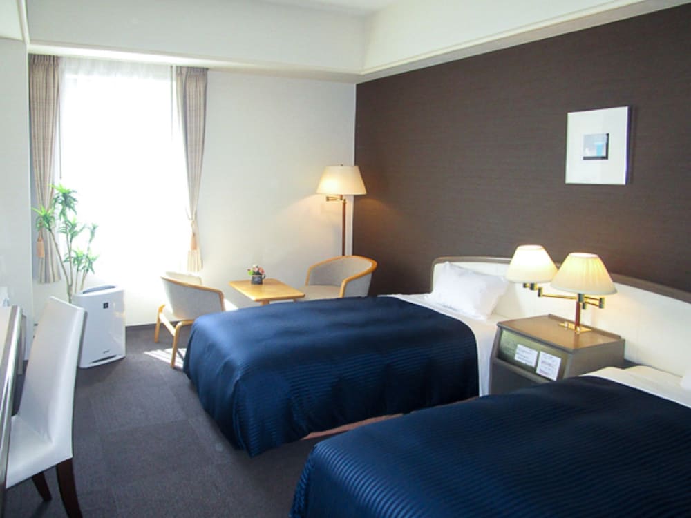 ROOM, TWIN BEDS