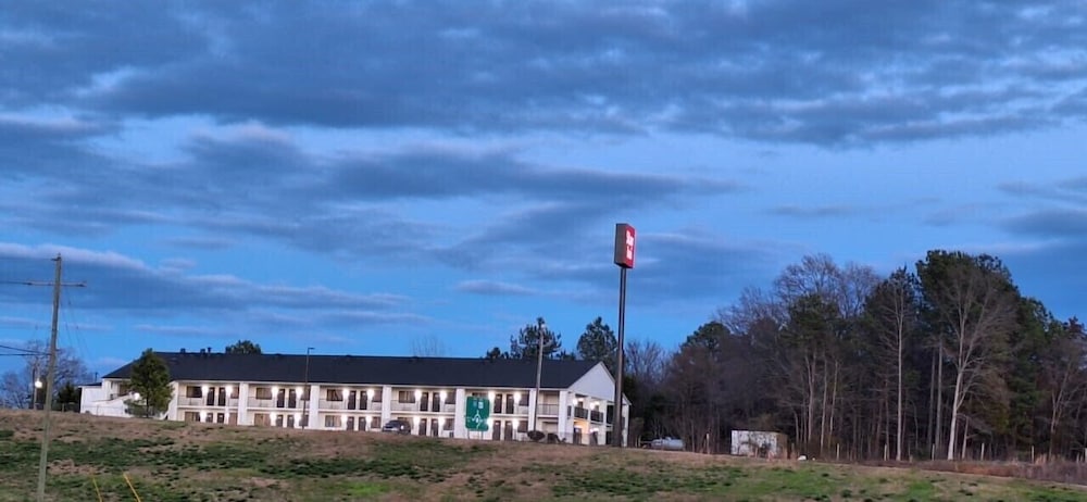 Super 8 by Wyndham Kannapolis 30/33