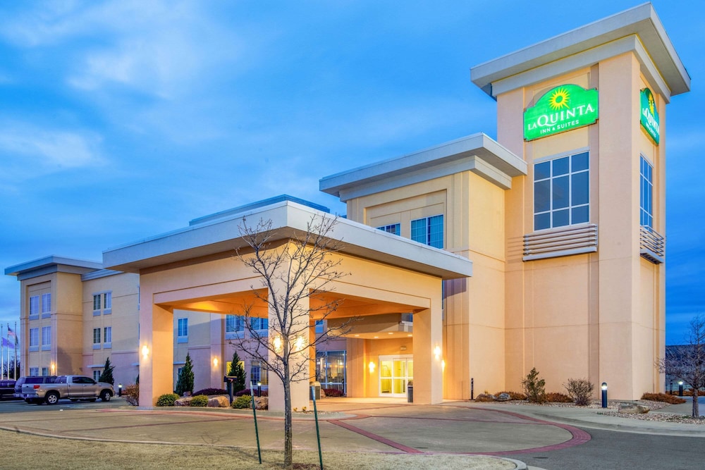 La Quinta Inn & Suites by Wyndham Clinton Historic Route 66 1/48