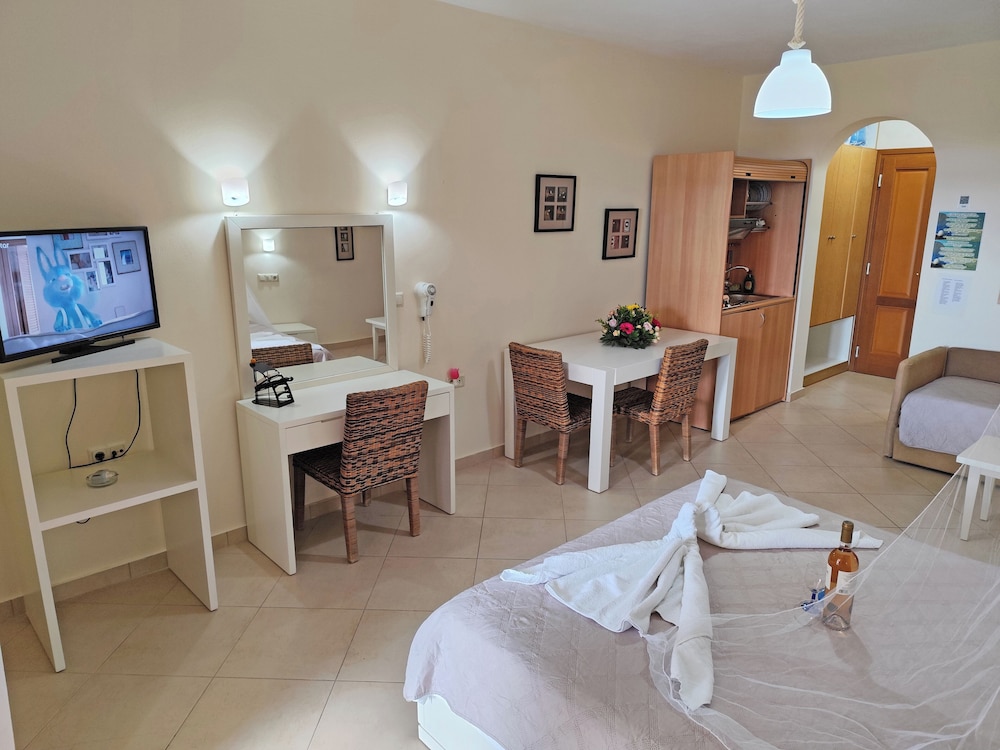 Margaritari Hotel 38/50