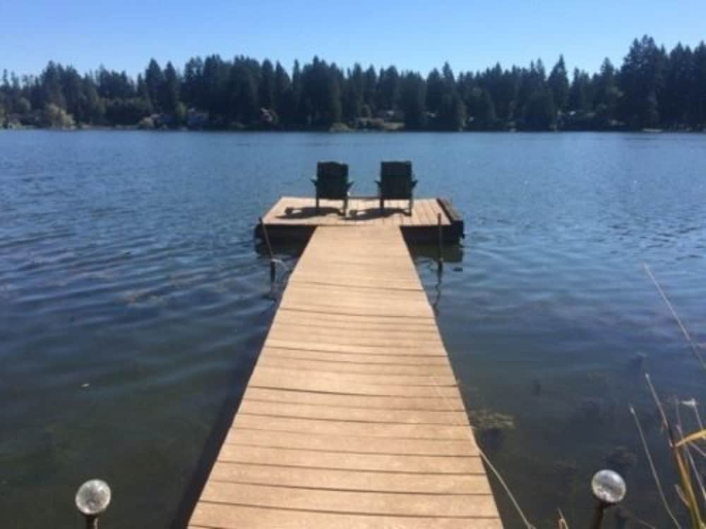 Cottage Lake Bed And Breakfast 48/50