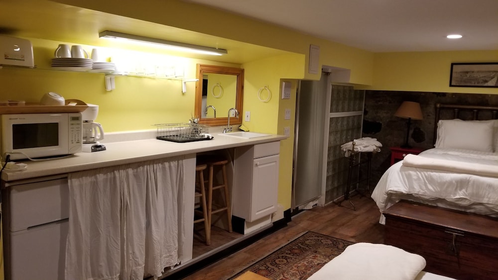 Incentra Village Guest House 13/50