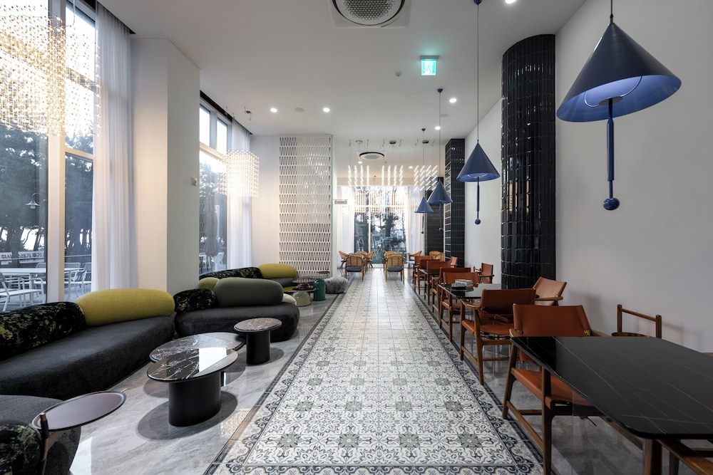 Avvio Hotel 35/50