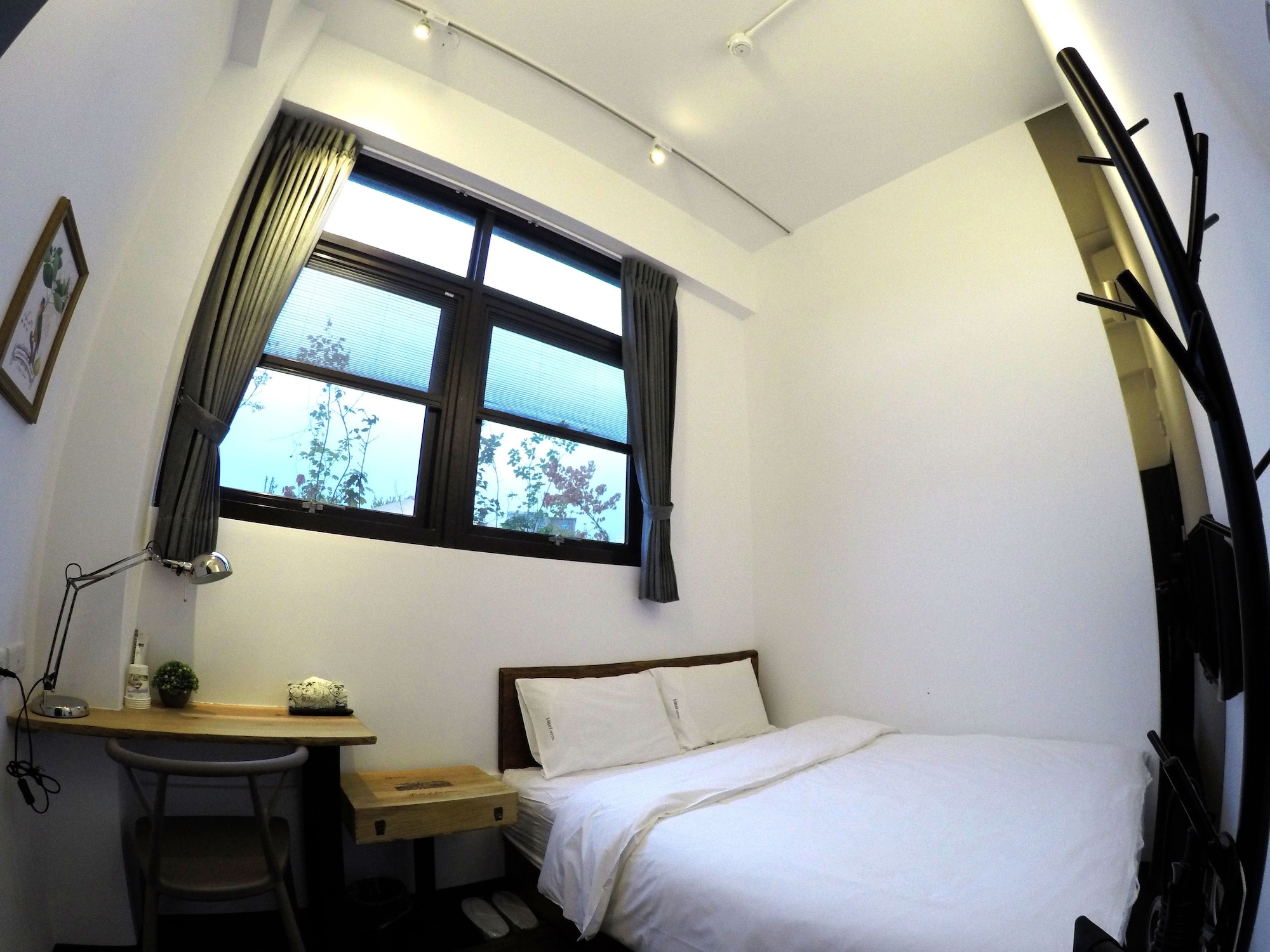 ROOM, DOUBLE BED, SHARED BATHROOM