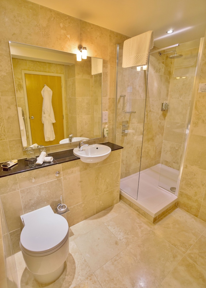 Cobo Bay Hotel 43/45