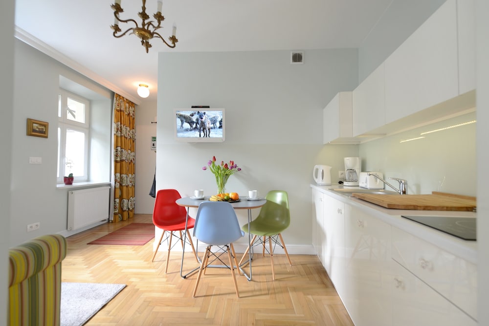 CRYSTAL SUITES CHEZ HELENA 49/64