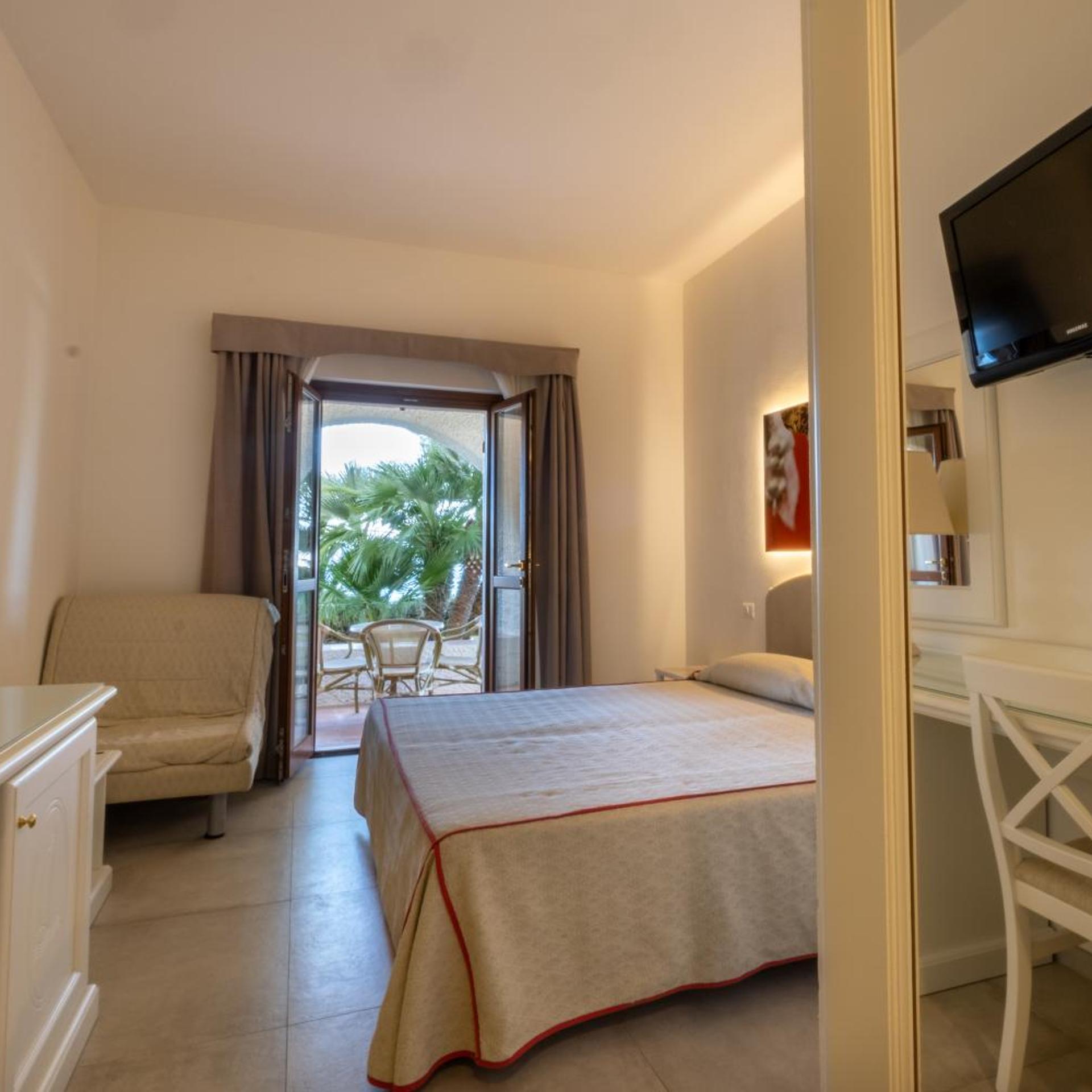 Room, Double or Twin Bed