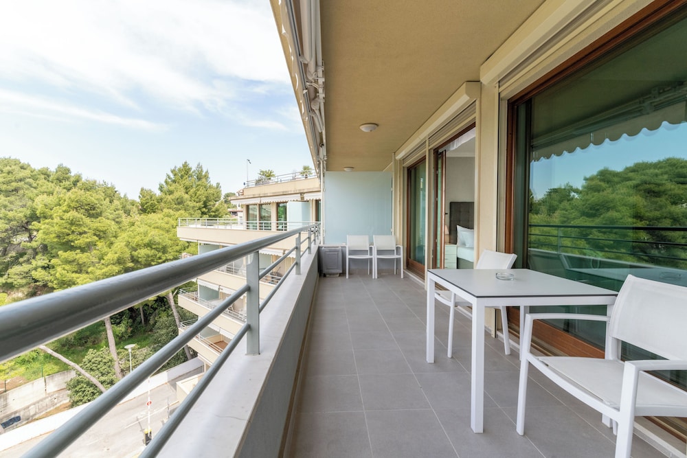 THE RESIDENCE 27/71
