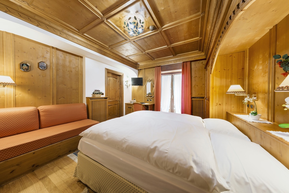 Hotel Columbia 23/68
