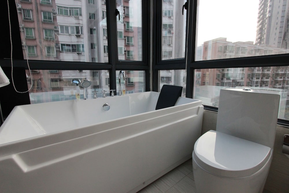 GUANGZHOU BOYI HOTEL 50/50