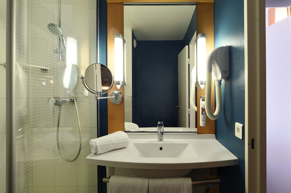 B&B HOTEL Le Mans Centre Cathedrale 48/50