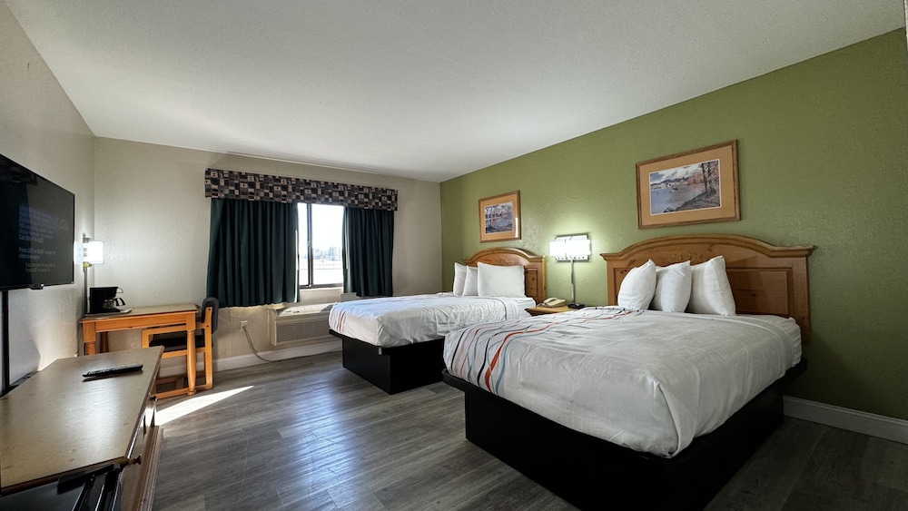Regency Inn And Suites 16/51