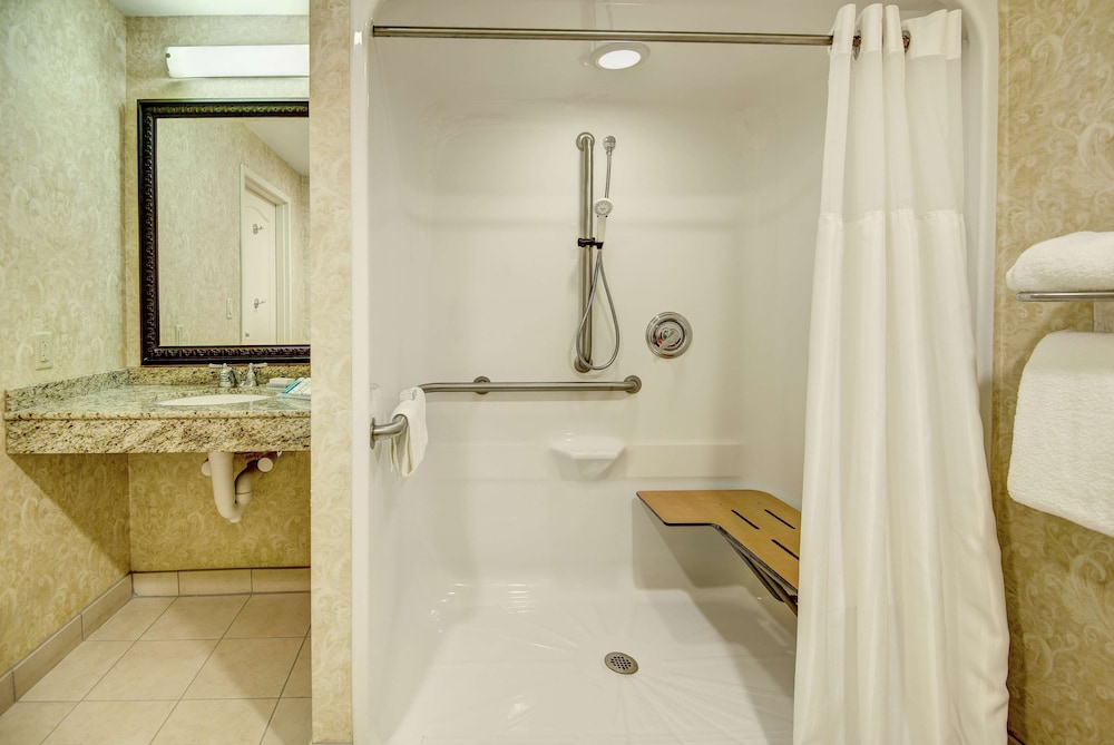 Hilton Garden Inn Lakewood 10/52