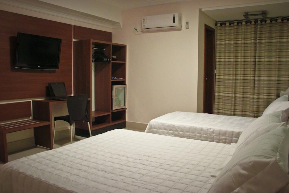 Hotel Saron 12/48