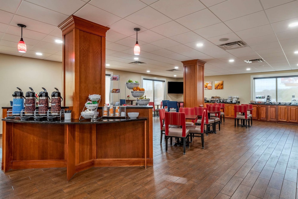 Comfort Suites Niceville Near Elgin Air Force Base 40/61