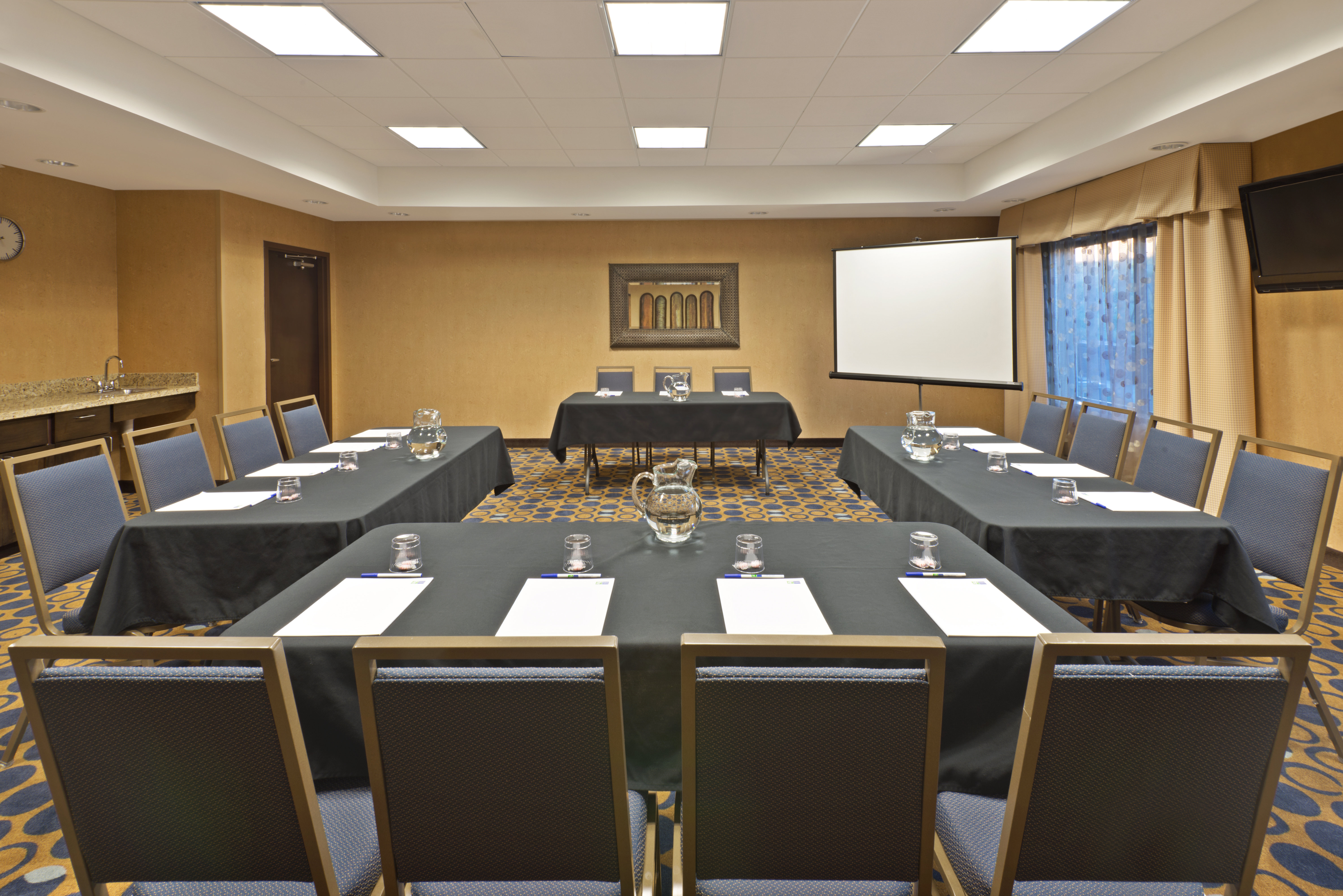 Holiday Inn Express Hotel Suites Richfield 56/62