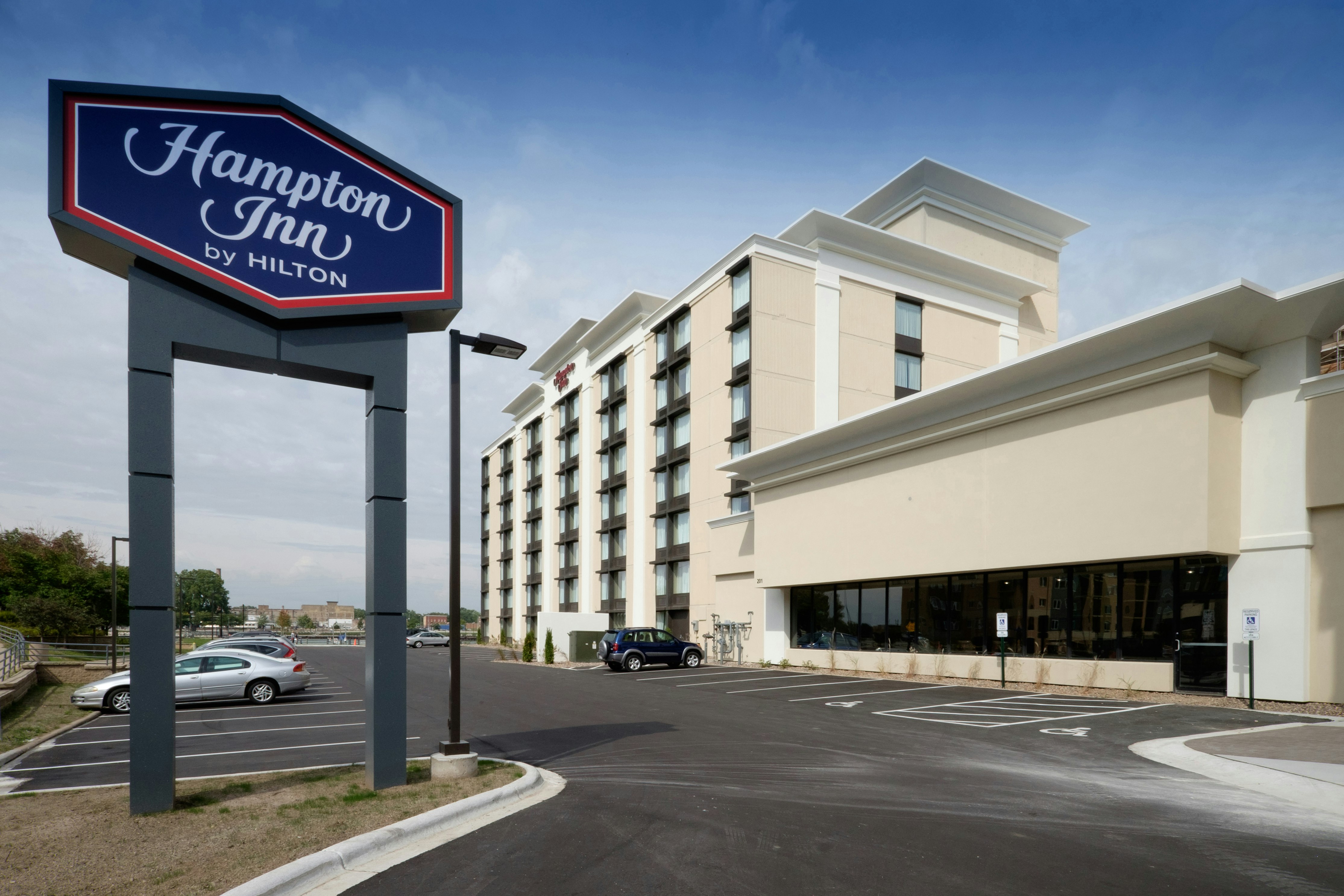 Hampton Inn Green Bay Downtown 18/21