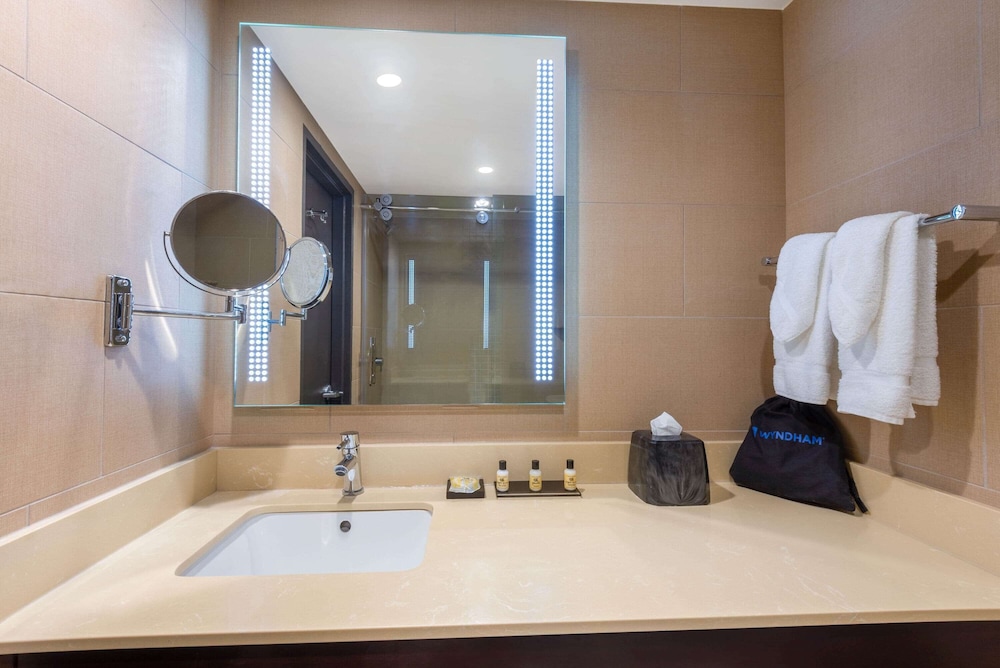 Wyndham Lancaster Resort and Convention Center 50/50