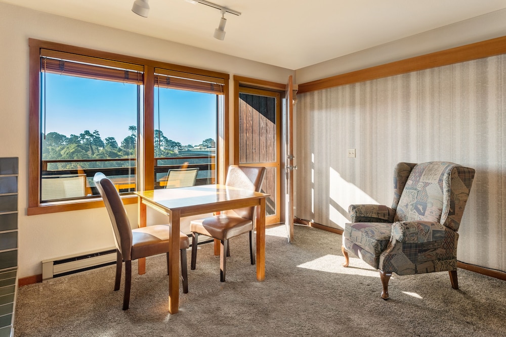 Harbor Lite Lodge 27/50