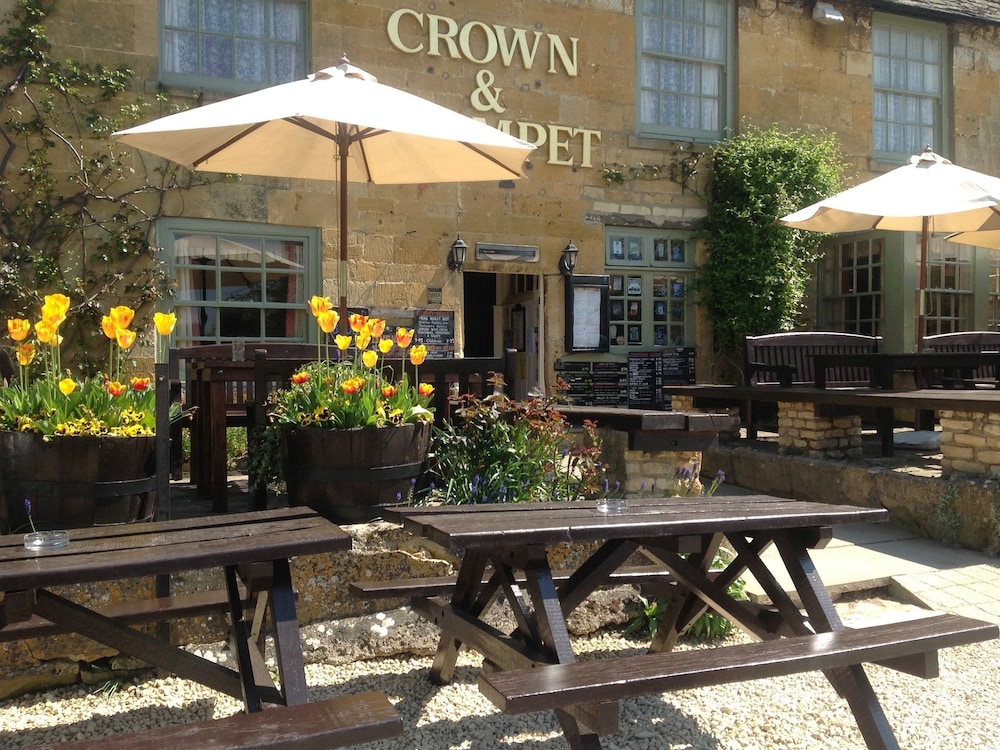Crown and Trumpet Inn 32/43