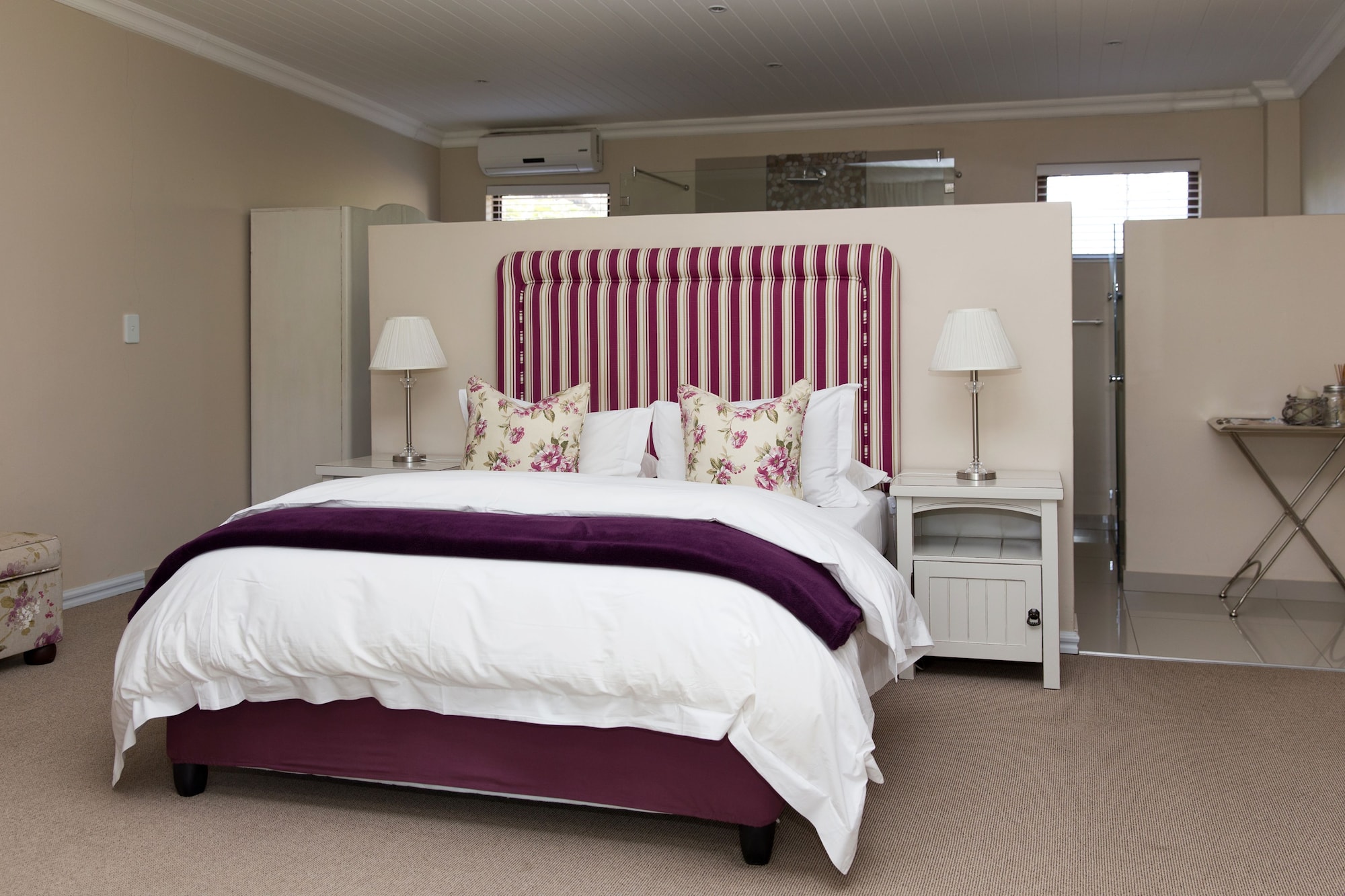 Luxury, Queen Bed