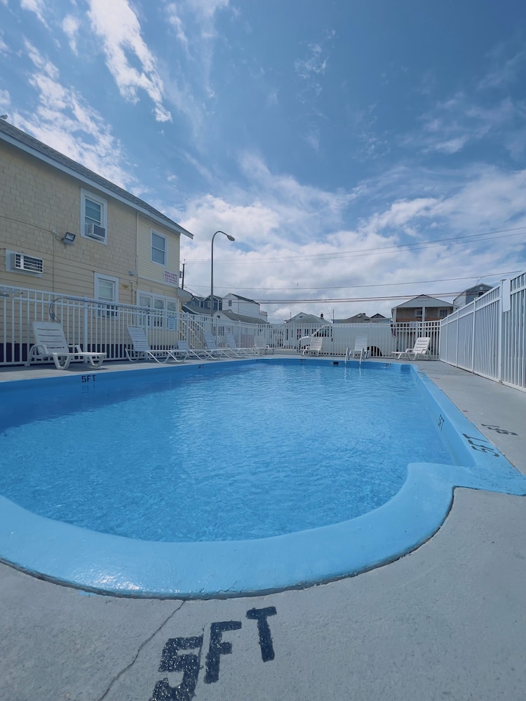Dry Dock Motel 35/44