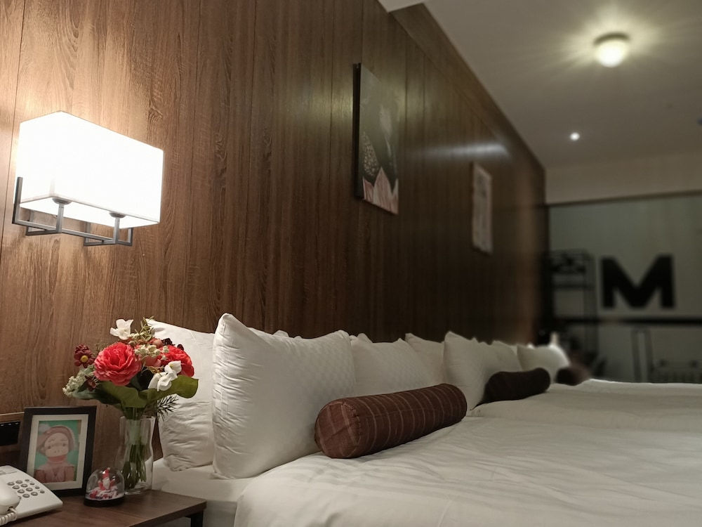 Mayer Inn 24/66
