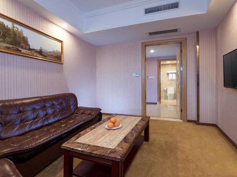 Vienna Hotel (Guangzhou Panyu Changlong & Jinjiang Avenue) 54/55