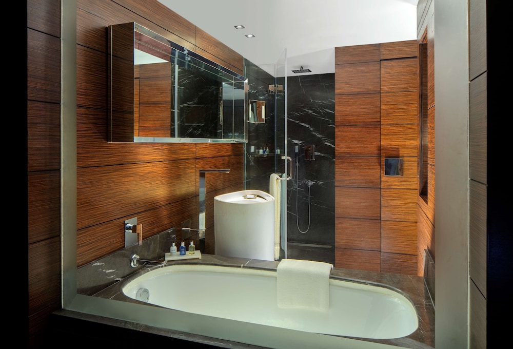 Radisson Blu Atria Bengaluru 76/76