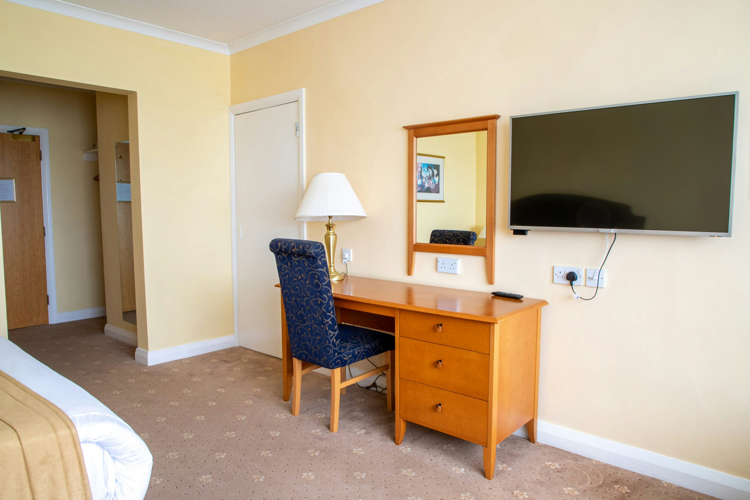 CBH The Tiverton Hotel 2/44