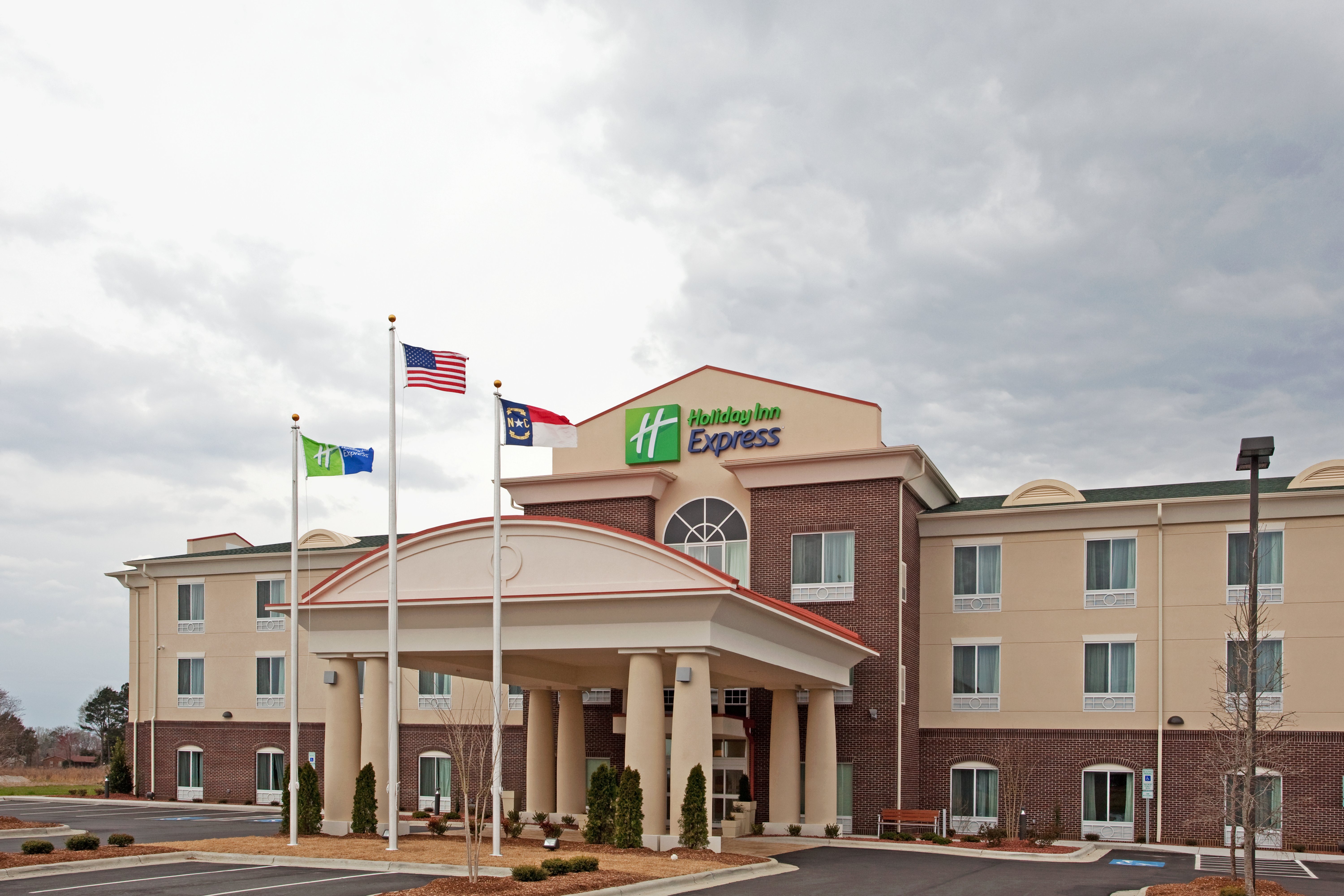 Holiday Inn Express Pembroke 3/50