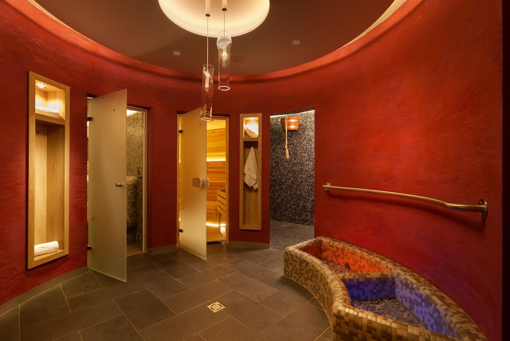 Hotel Grand 54/73