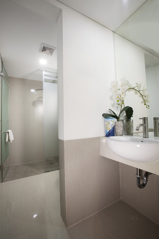 VERSE HOTEL CIREBON 24/72