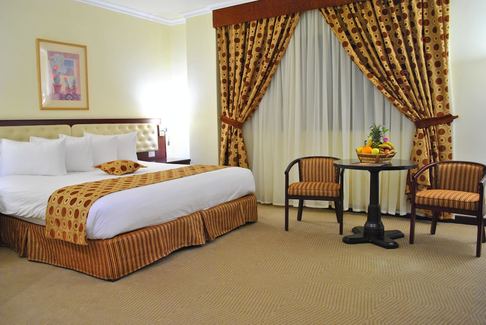 LARSA HOTEL 10/48