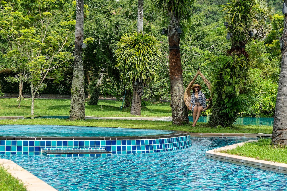 Naithonburi Beach Resort 18/43
