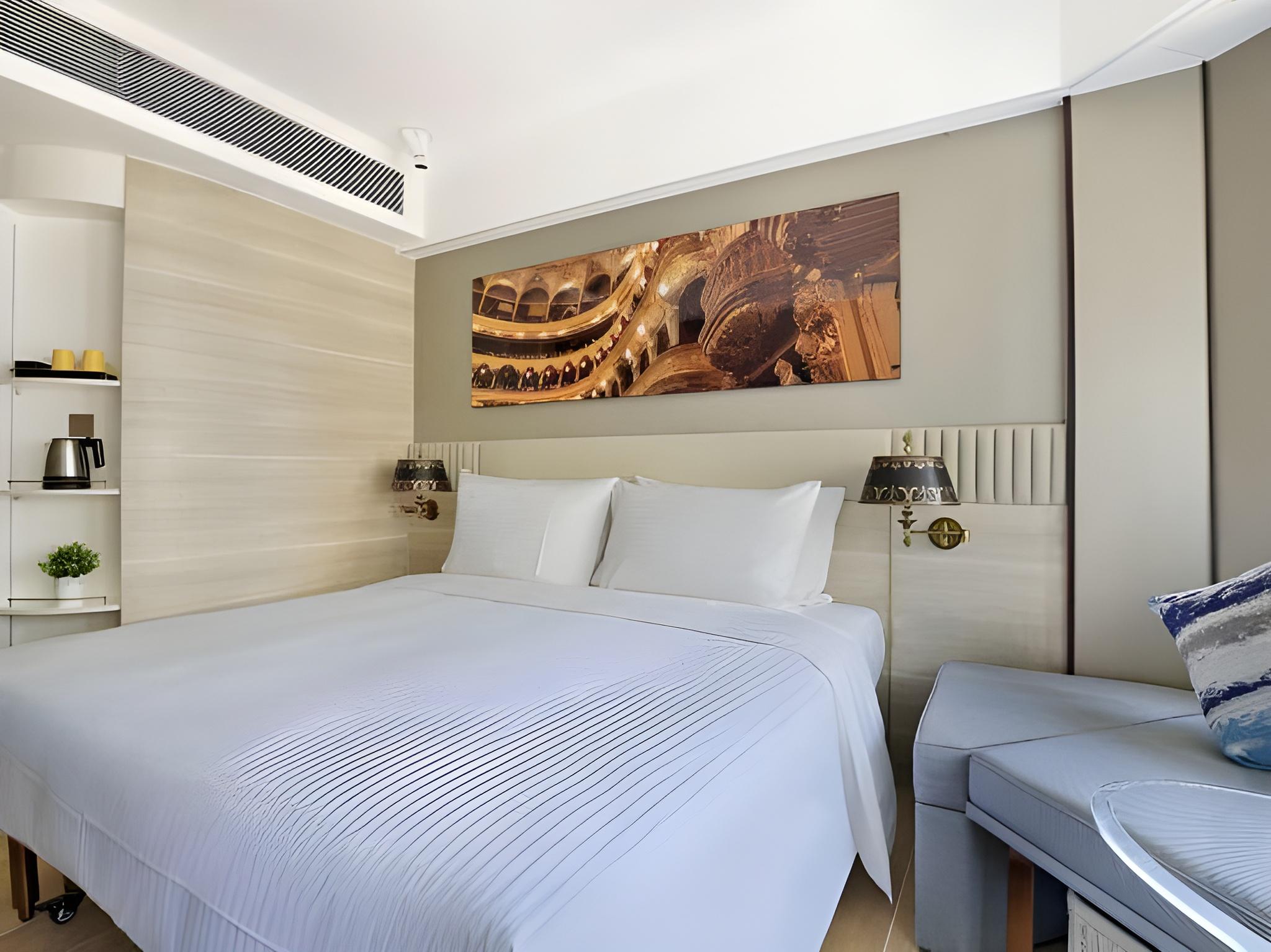 Clover, Double Bed, Side Sea View
