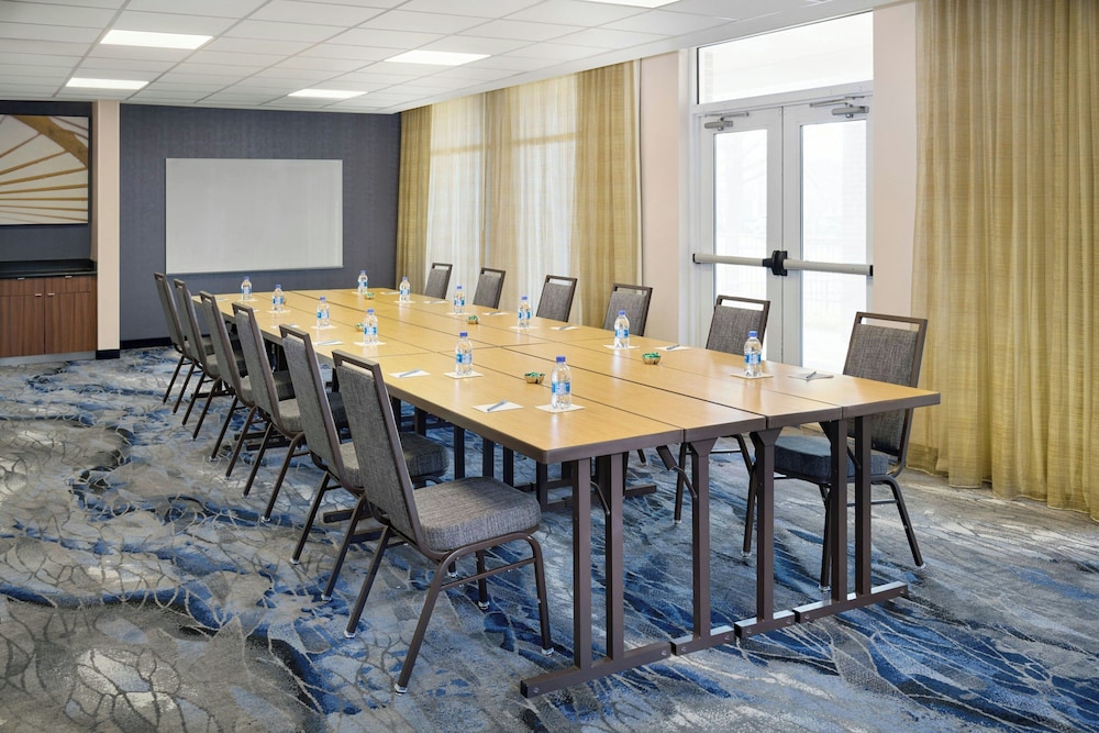 Fairfield Inn And Suites By Marriott Charlotte Airport 90/100