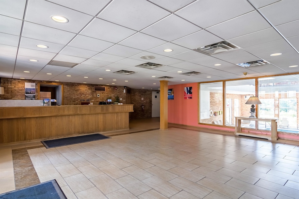 Motel6 Grand Rapids, MI - Northeast 7/49