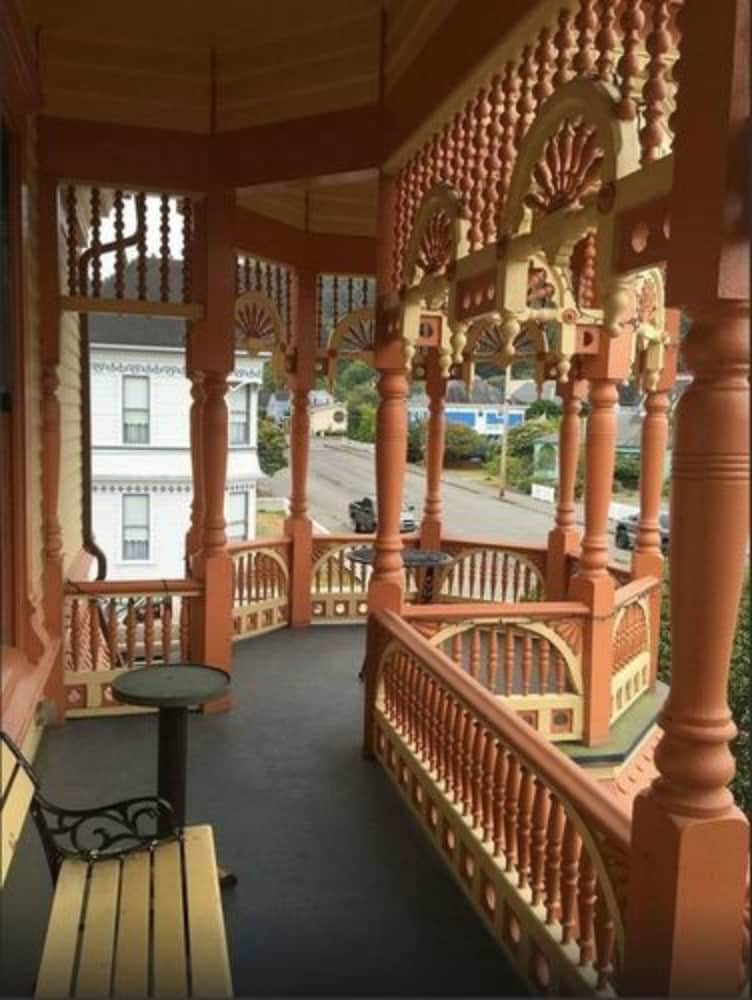 Gingerbread Mansion Inn 52/73