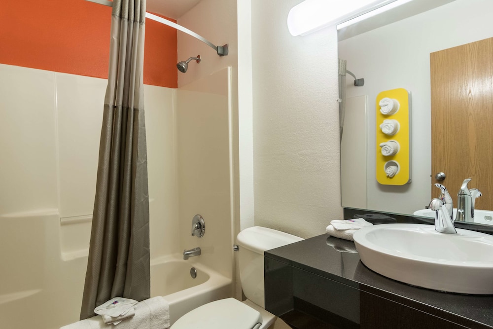 Motel6 Barkeyville, PA 24/41