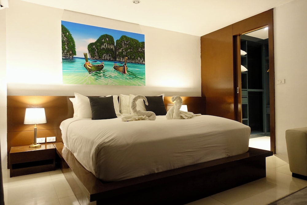 GRAND, DOUBLE BED, SEA VIEW