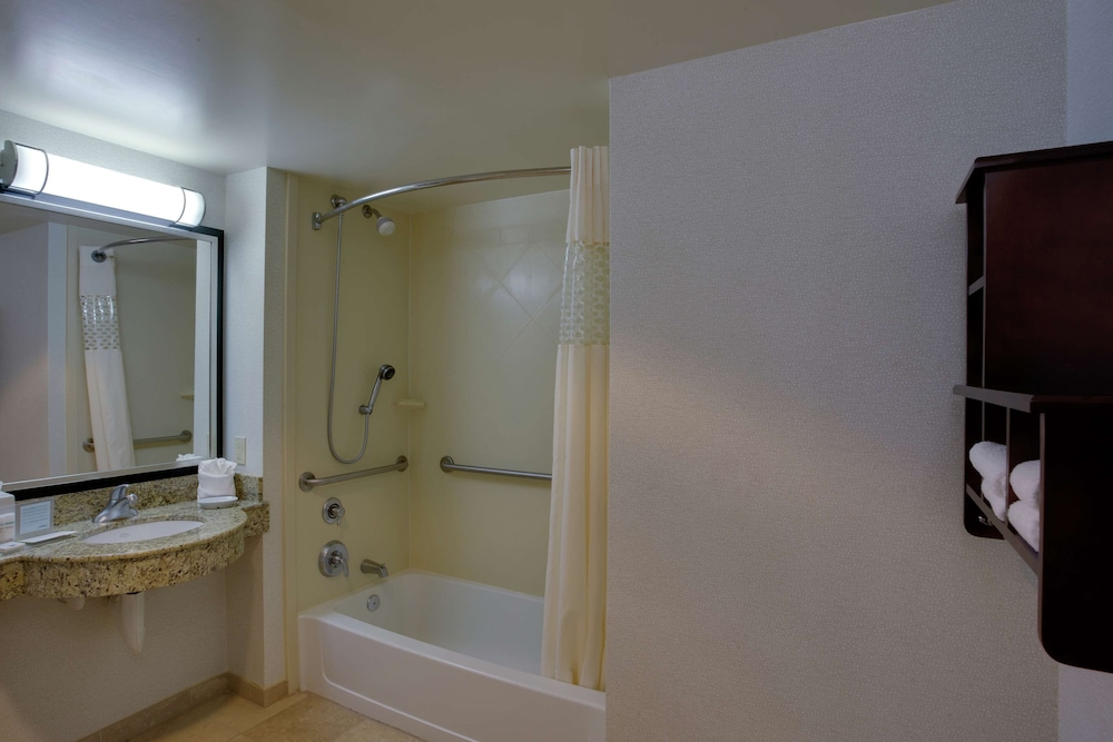 Hampton Inn Garden City Long Island, NY 13/32