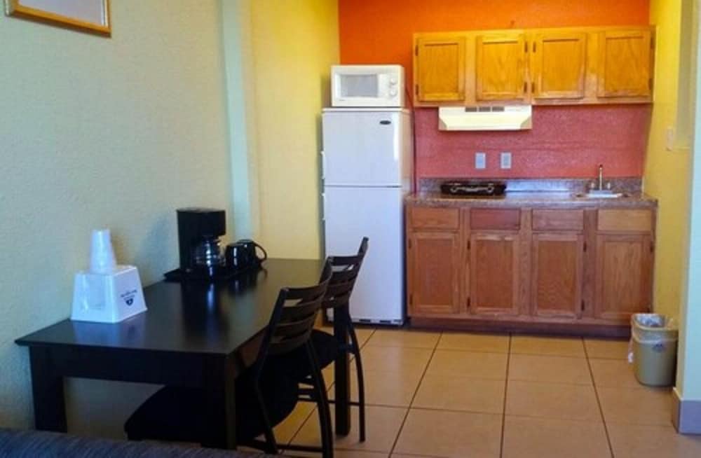 Americas Best Value Inn & Suites Port Arthur 19/25