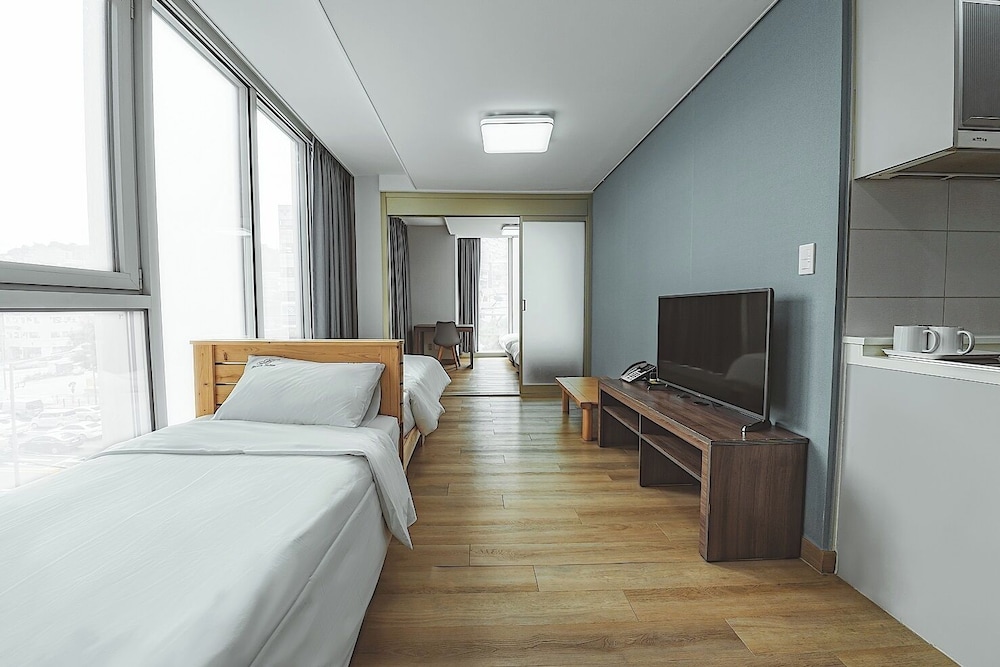 Brown Suites Sinchon Central 7/48