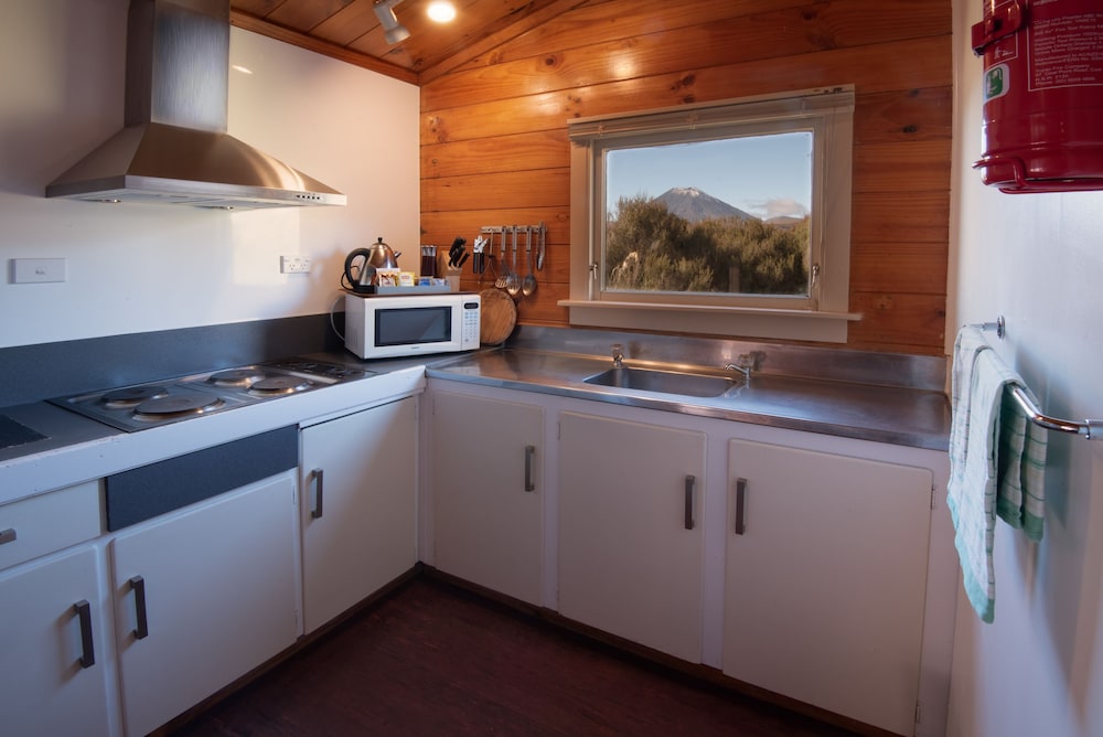 Cabin, 1 Double and 2 Bunk Beds، Skotel Alpine Resort 2/4