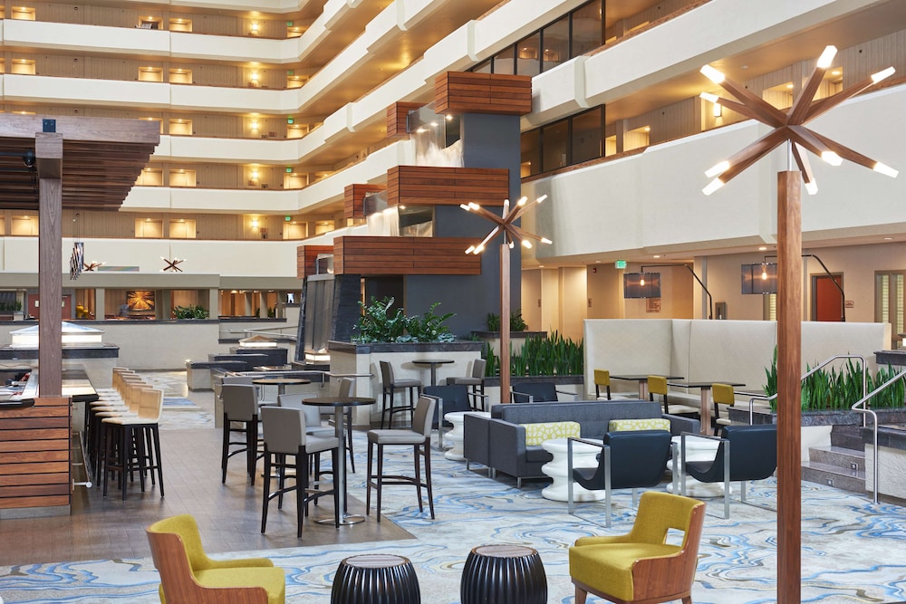 Doubletree By Hilton Fresno Convention Center 43/59