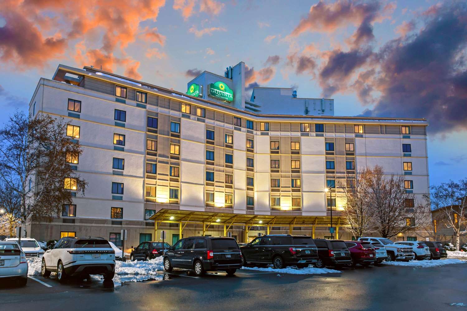 La Quinta Inn & Suites by Wyndham Boston Somerville 7/52
