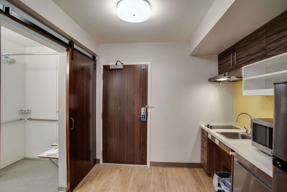 Efficiency, Suite, King Bed, Accessible، MainStay Suites Carlisle-Harrisburg 5/6